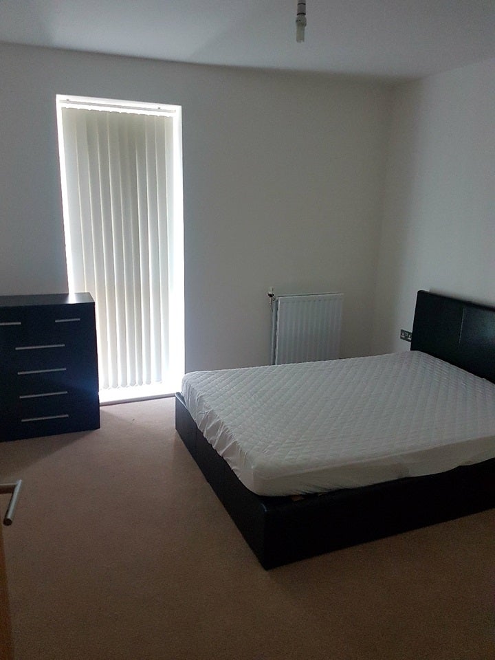Room Handley Page Road in Greater London