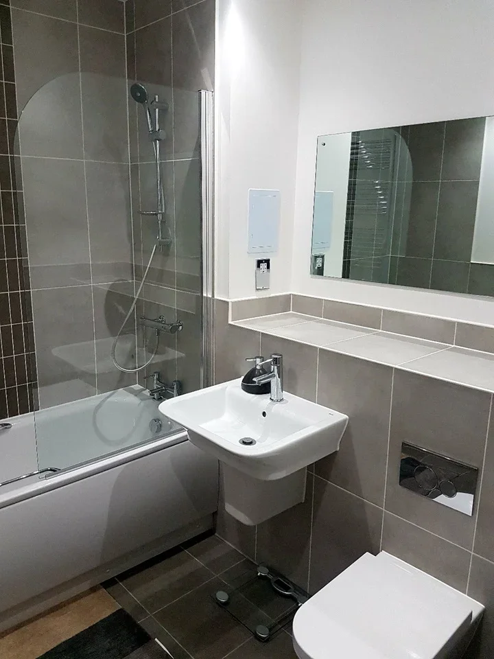 Room Handley Page Road in Greater London