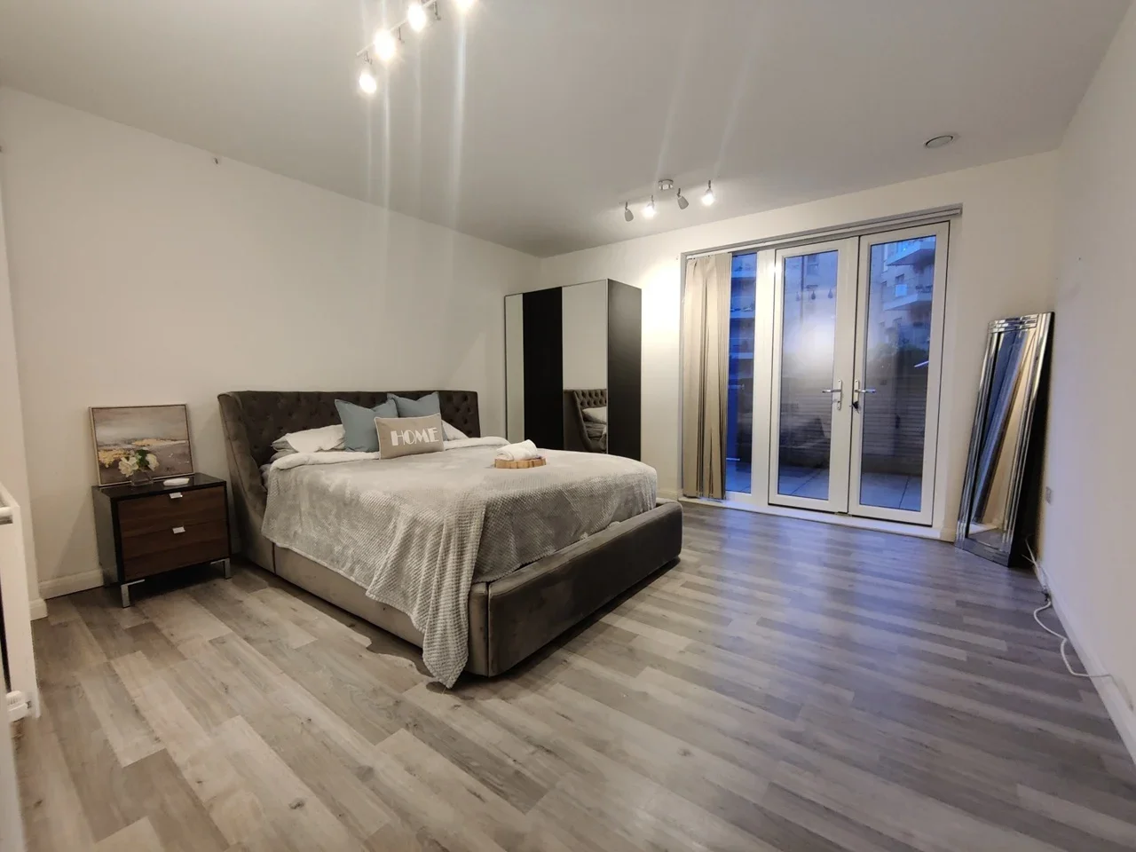 Flat Lanacre Avenue in Greater London