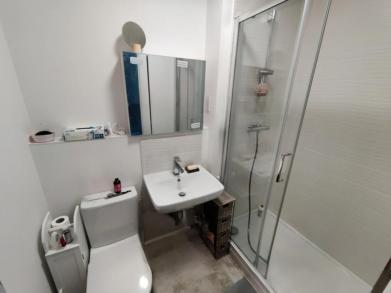 Flat Lanacre Avenue in Greater London