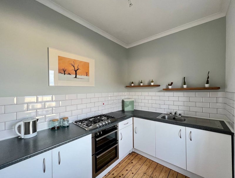 Flat Parkside Street in City of Edinburgh