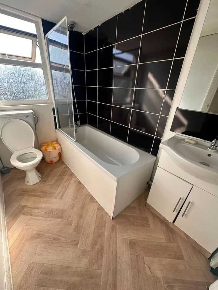 Room Kilburn High Road in Greater London