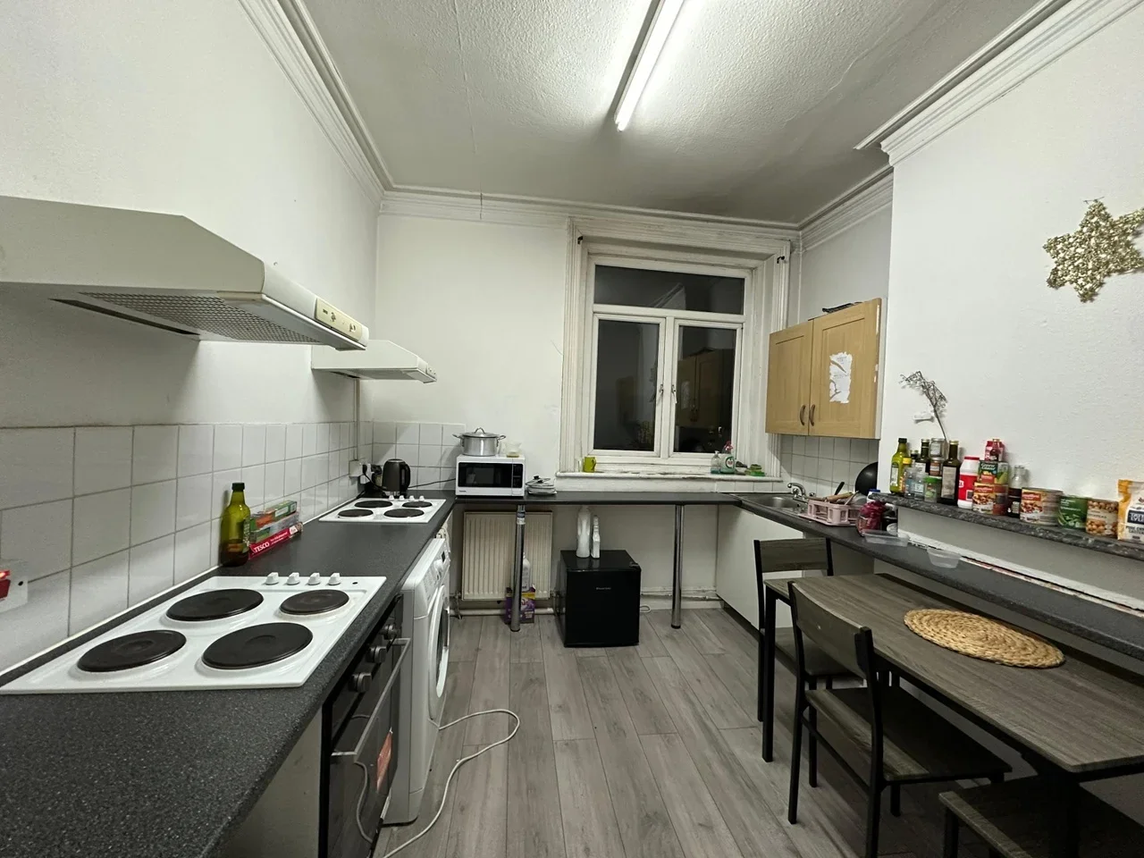 Room Kilburn High Road in Greater London