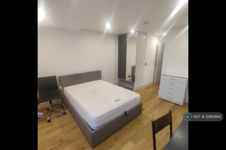 Flat Prince of Wales Close in Greater London