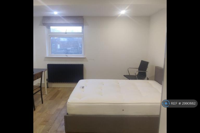 Flat Prince of Wales Close in Greater London