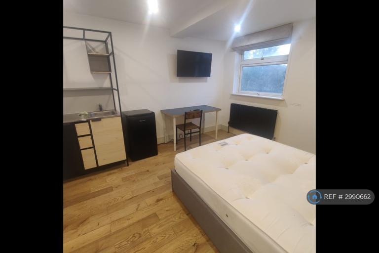 Flat Prince of Wales Close in Greater London