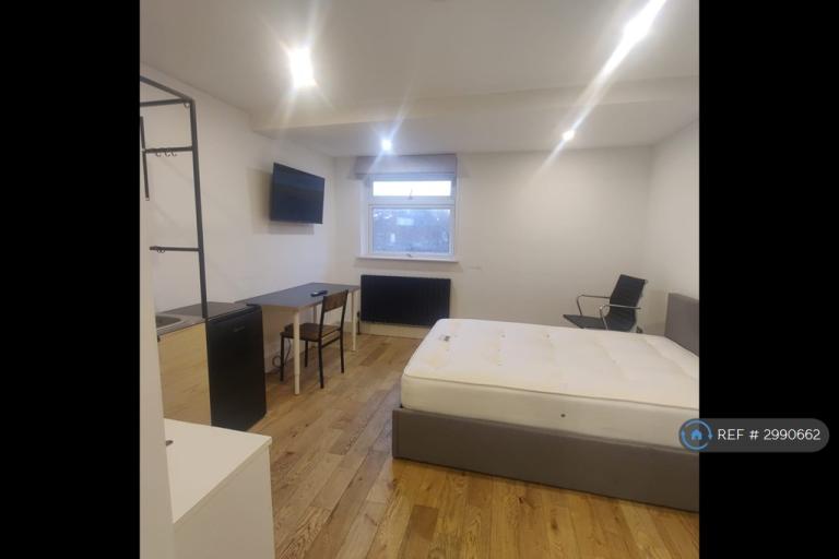 Flat Prince of Wales Close in Greater London