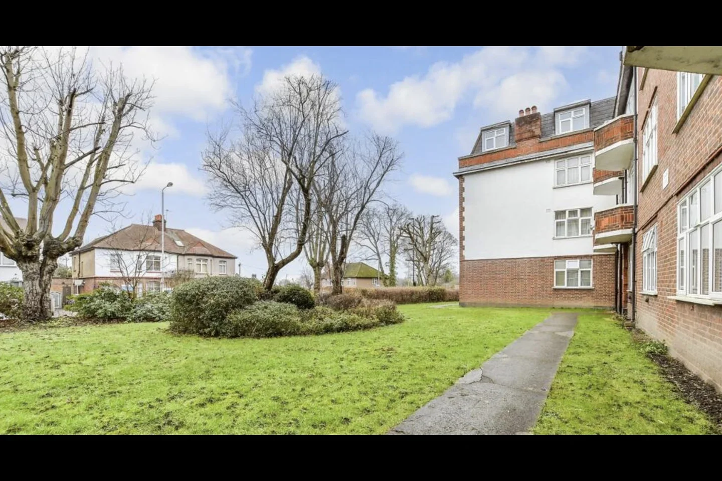 Flat Carshalton Road in Greater London