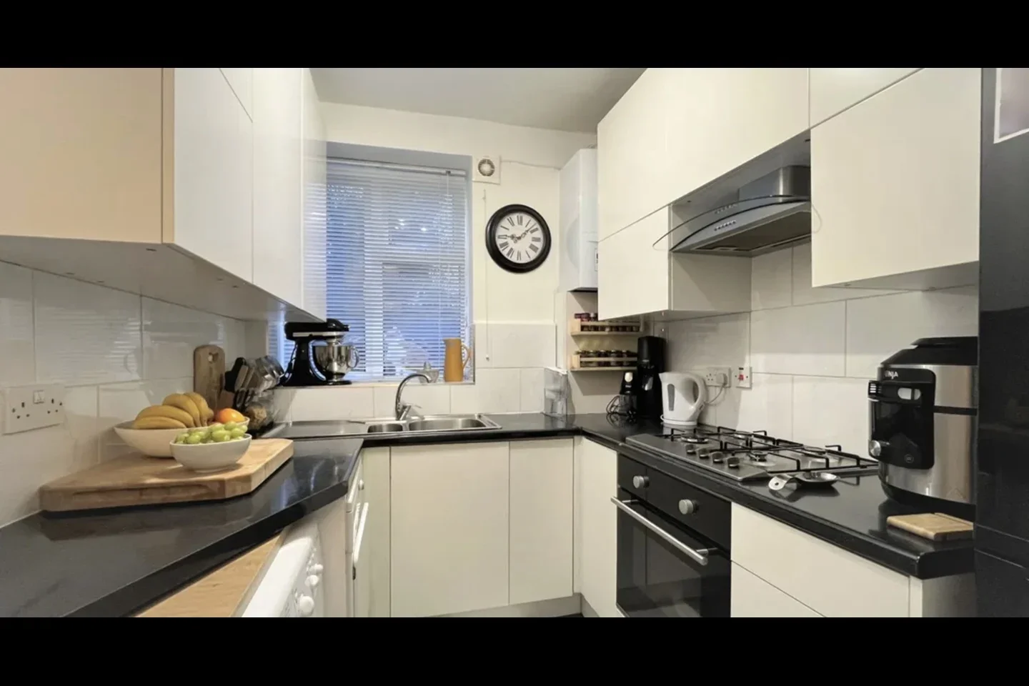 Flat Carshalton Road in Greater London