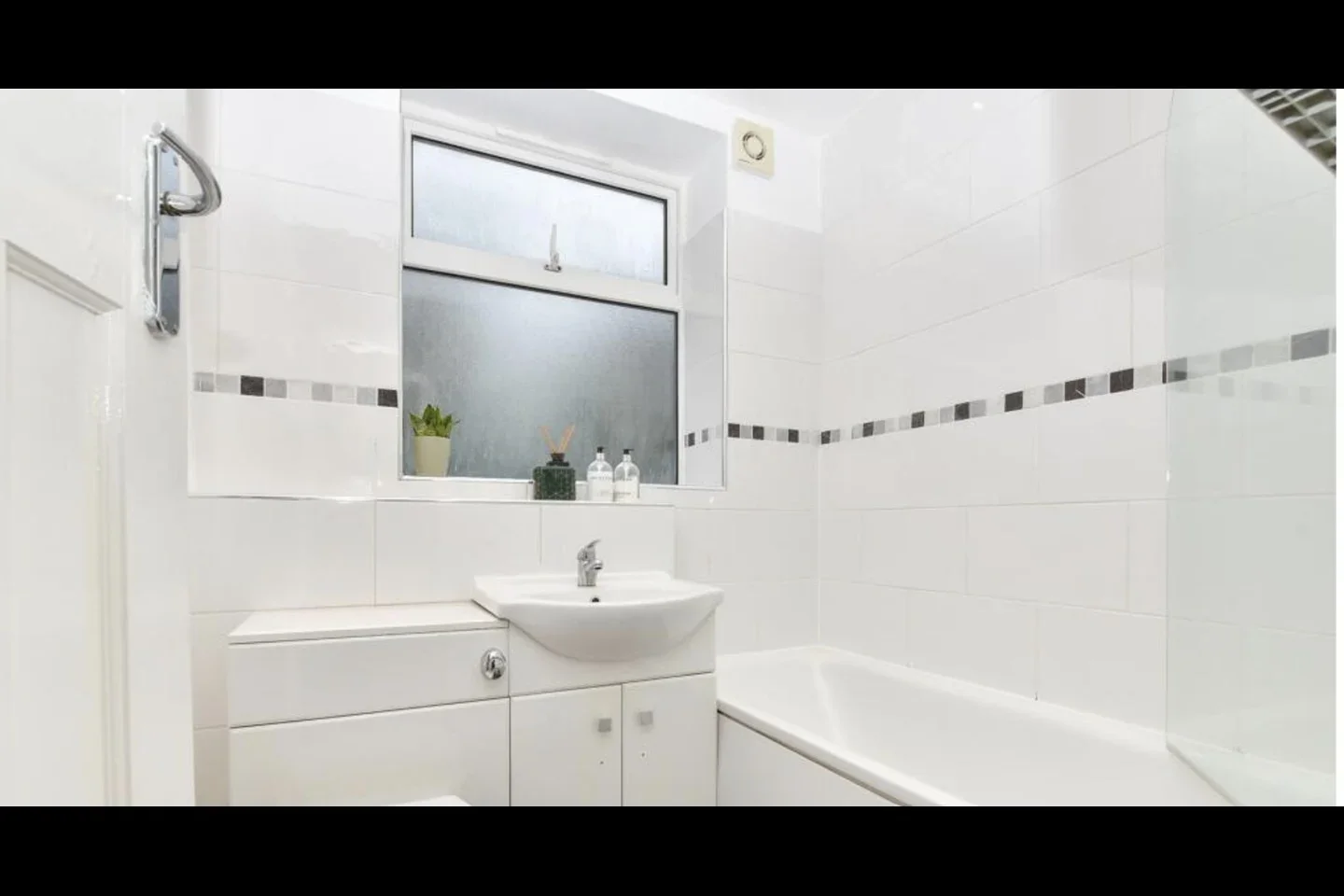 Flat Carshalton Road in Greater London