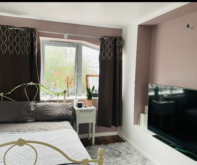 Room New Hall Lane in Preston