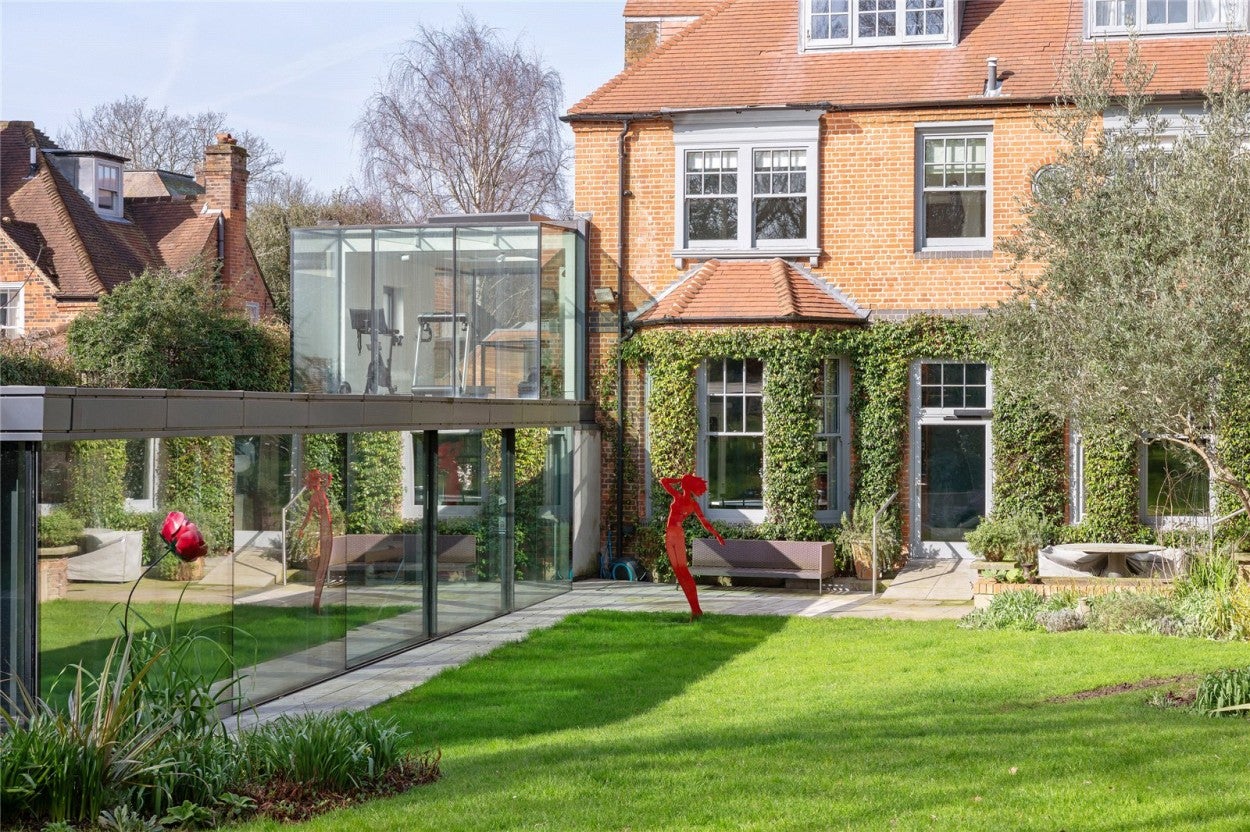 House Broadlands Road in Greater London