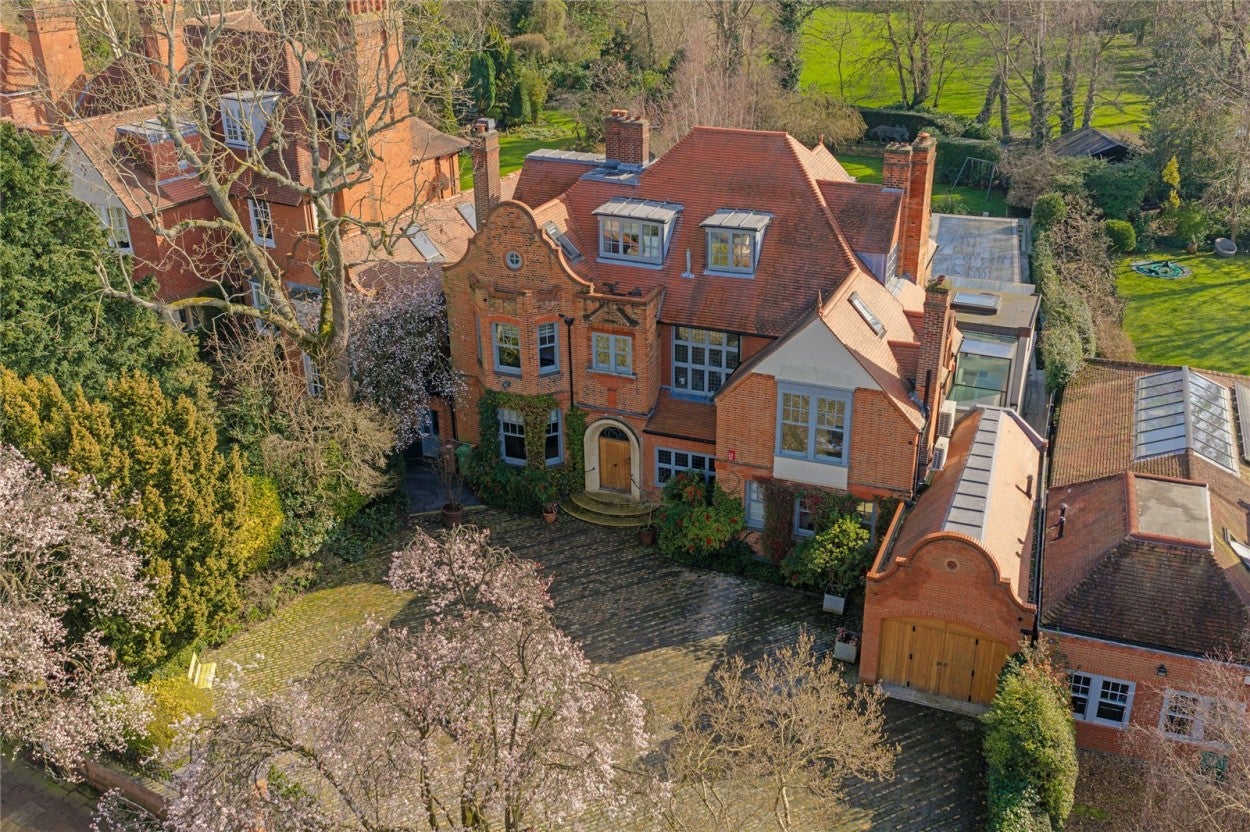 House Broadlands Road in Greater London