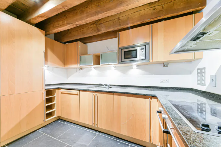 Flat Hertsmere Road in Greater London
