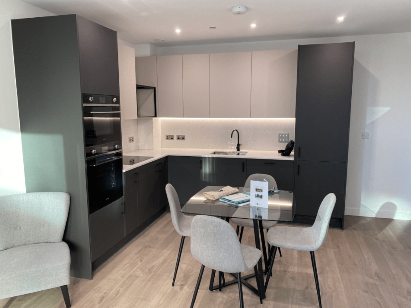 Flat Endymion Road in Greater London