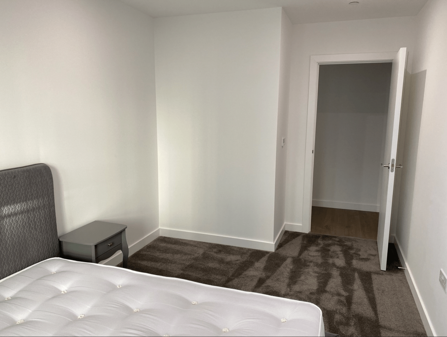Flat Endymion Road in Greater London
