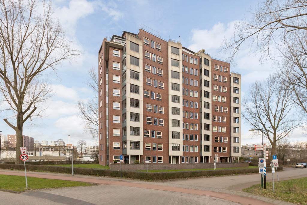 Flat Zeeburgerdijk in Amsterdam