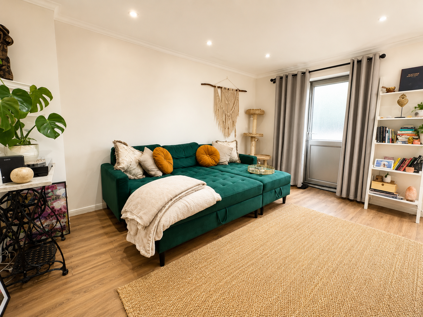 Flat Roman Square in Greater London