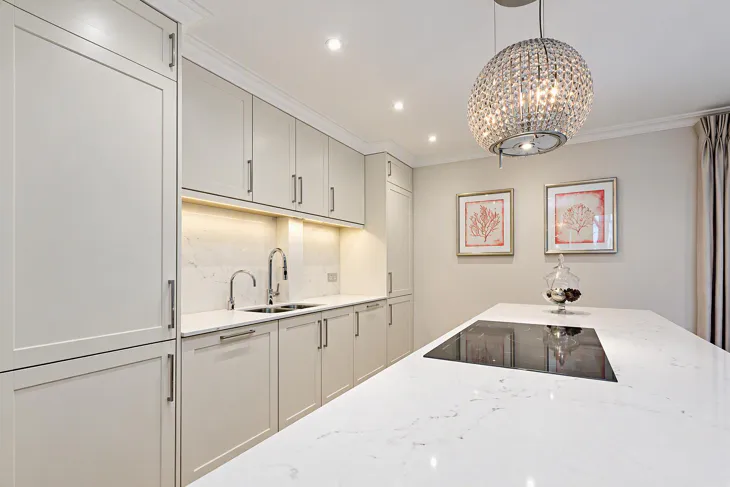 Flat Vicarage Gate in Greater London