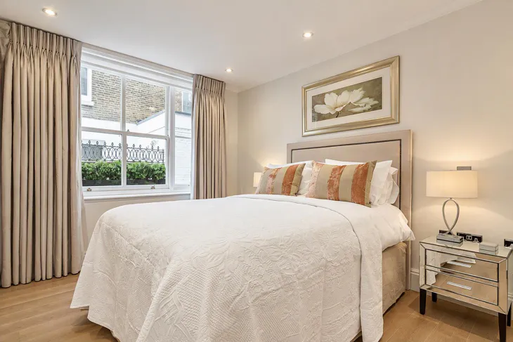 Flat Vicarage Gate in Greater London