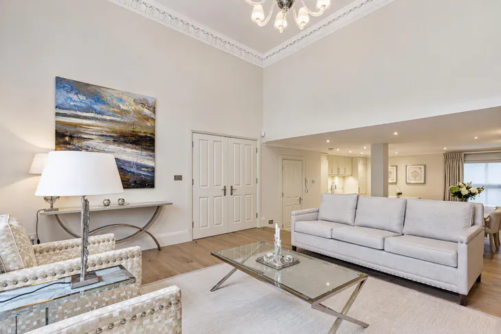 Flat Vicarage Gate in Greater London