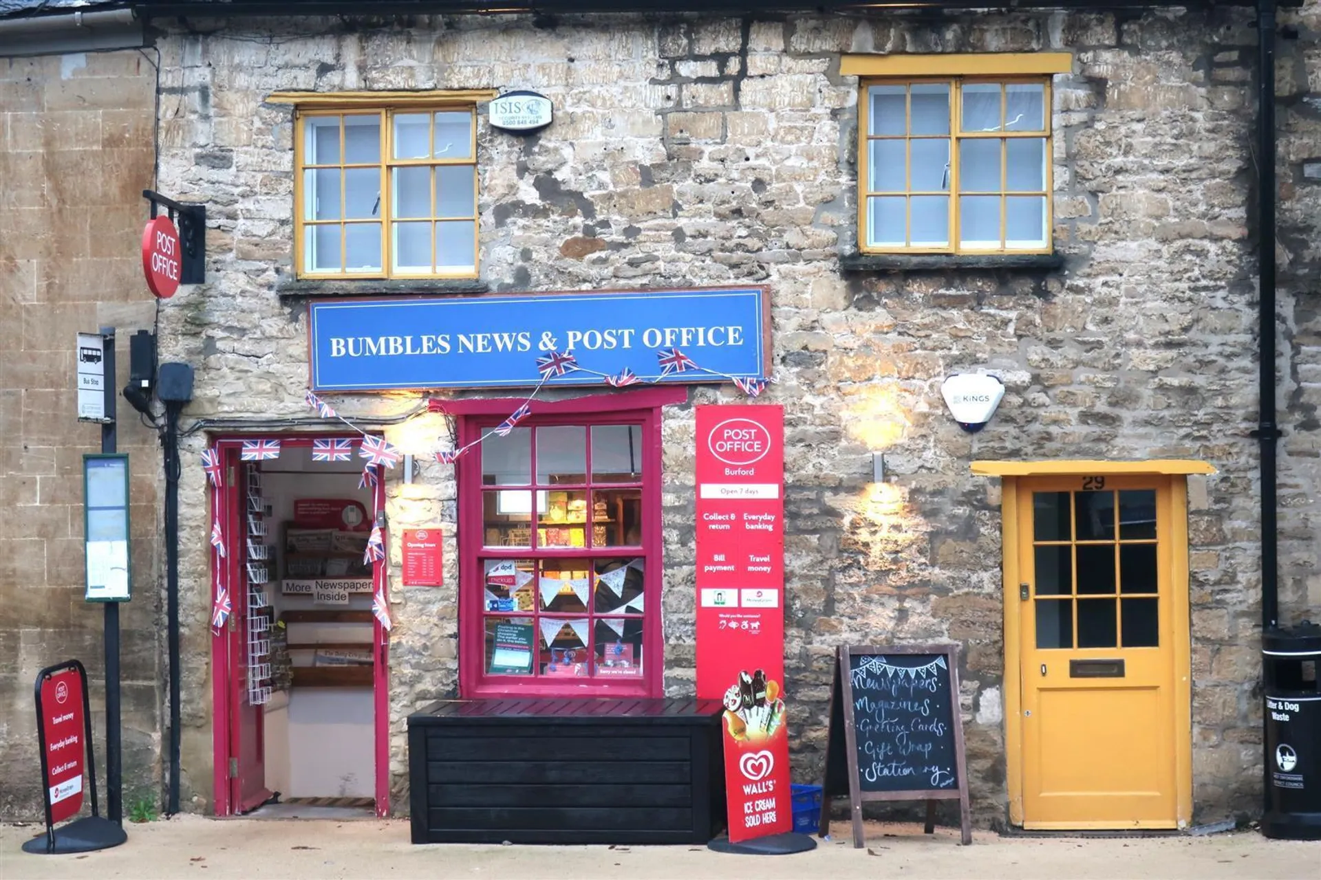 Flat Lower High Street in West Oxfordshire