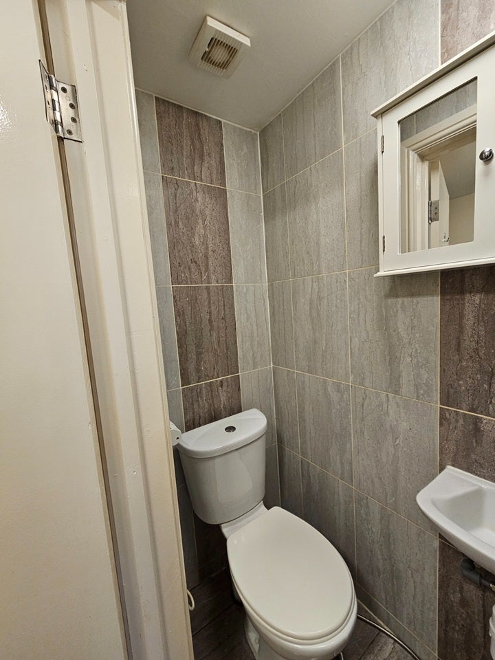 Flat Swan Close in Greater London