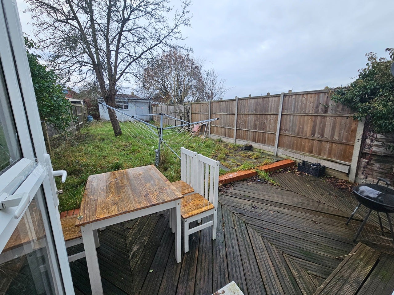 Flat Swan Close in Greater London