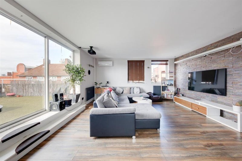 Room Grenade Street in Greater London