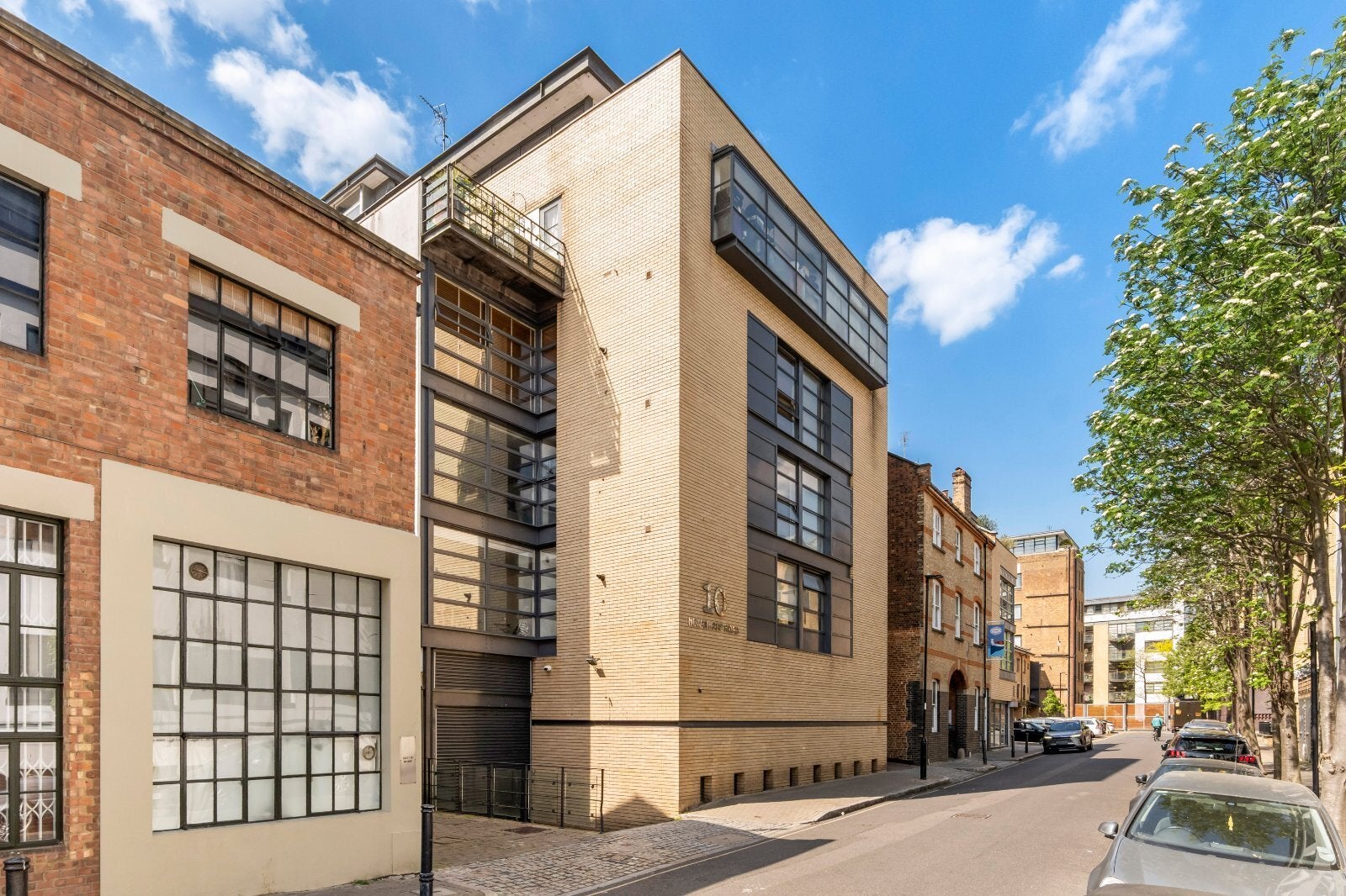 Flat New Wharf Road in Greater London