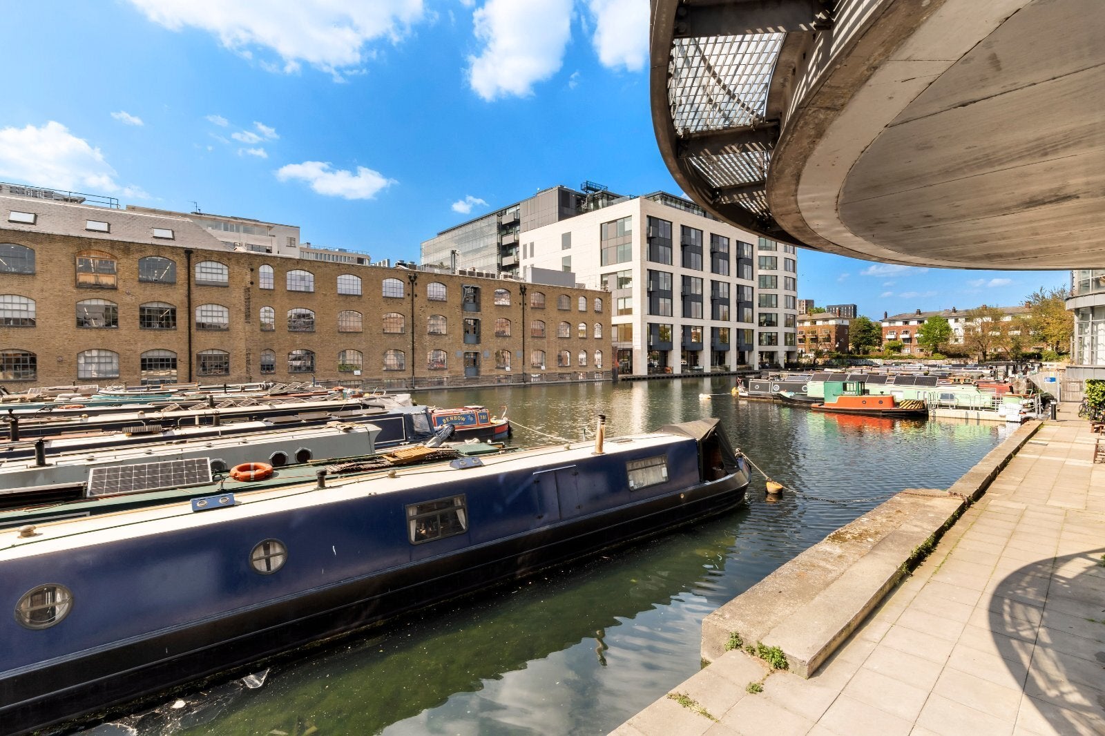Flat New Wharf Road in Greater London