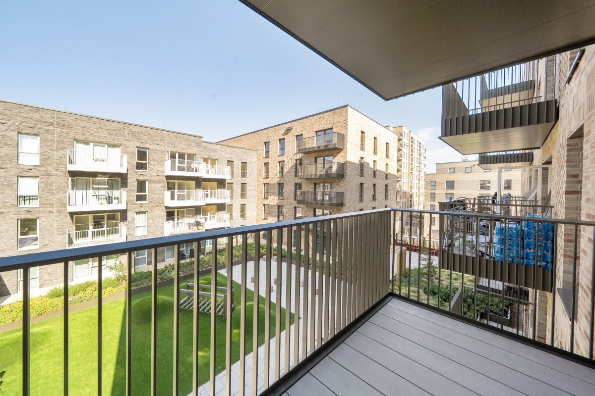 Flat Harrow View in Greater London