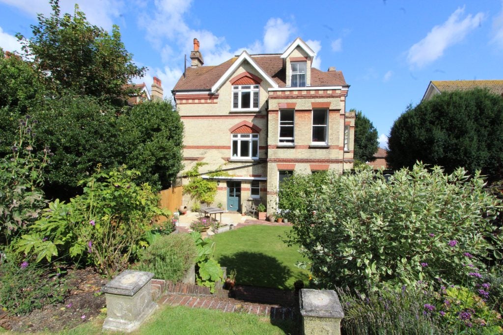 Flat Silverdale Road in Eastbourne
