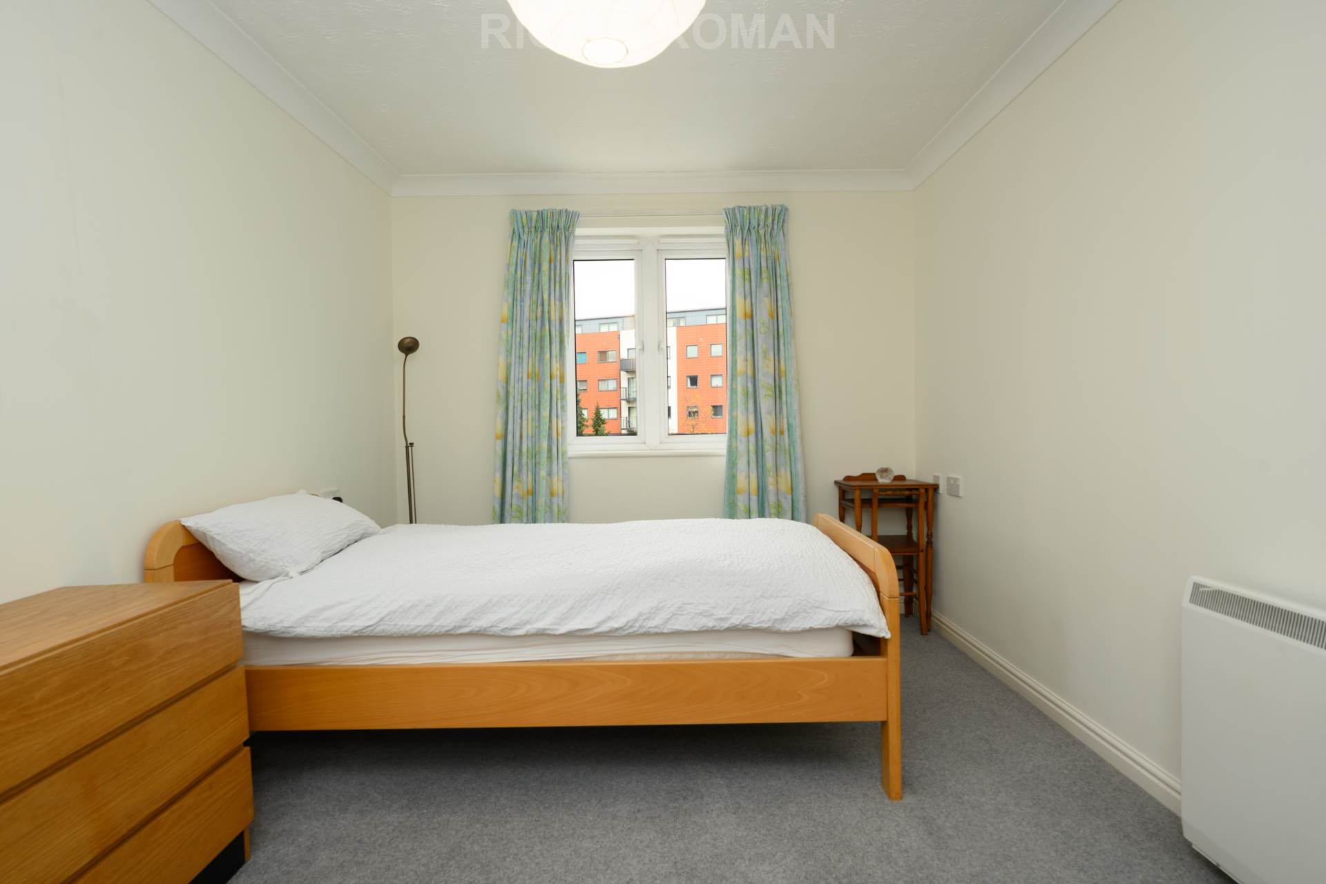 Flat The Parade in Epsom and Ewell