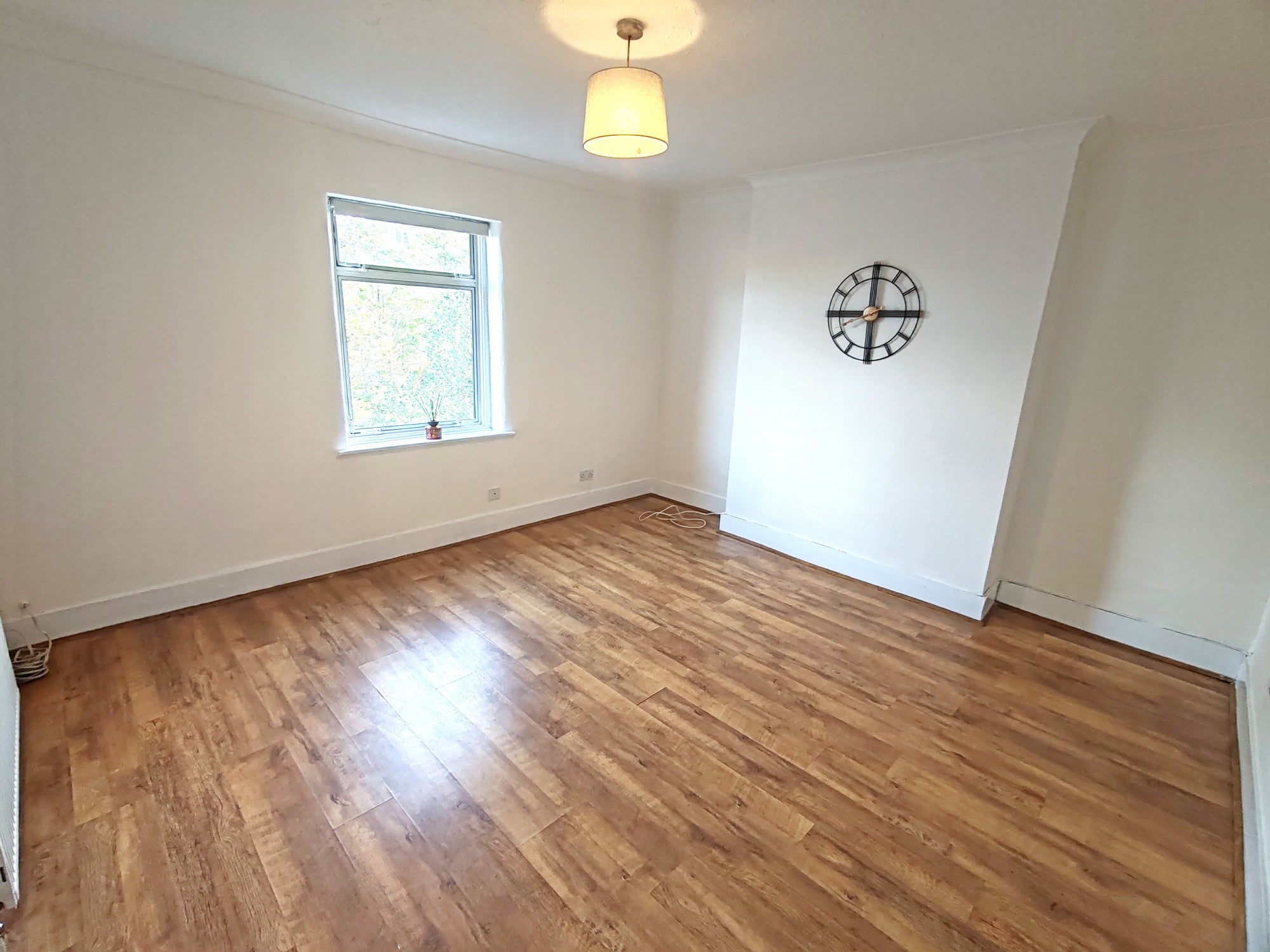Flat Park Avenue in Greater London