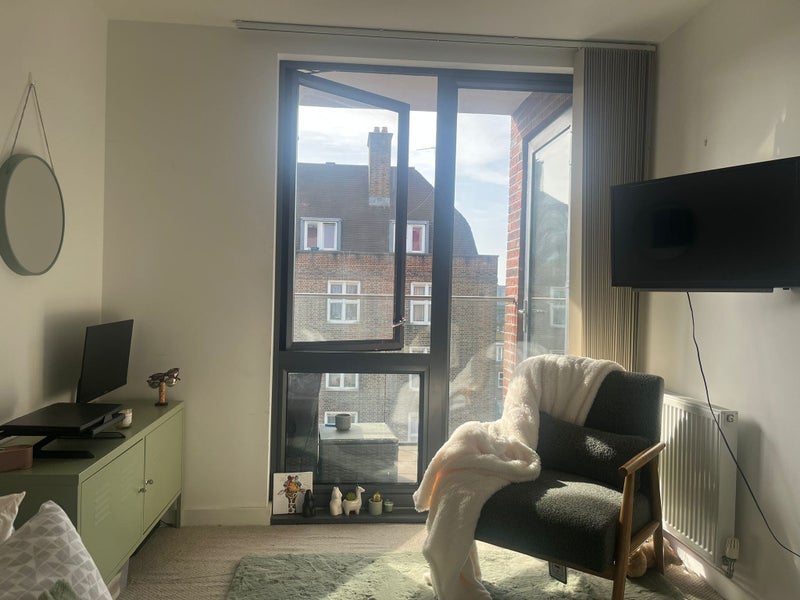 Room Stewarts Road in Greater London