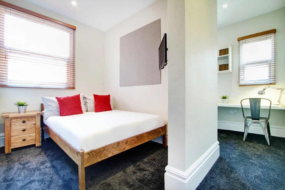 Room Waterloo Road in Nottingham
