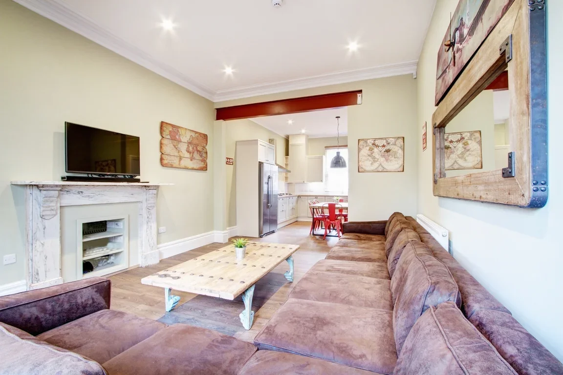 Room Waterloo Road in Nottingham