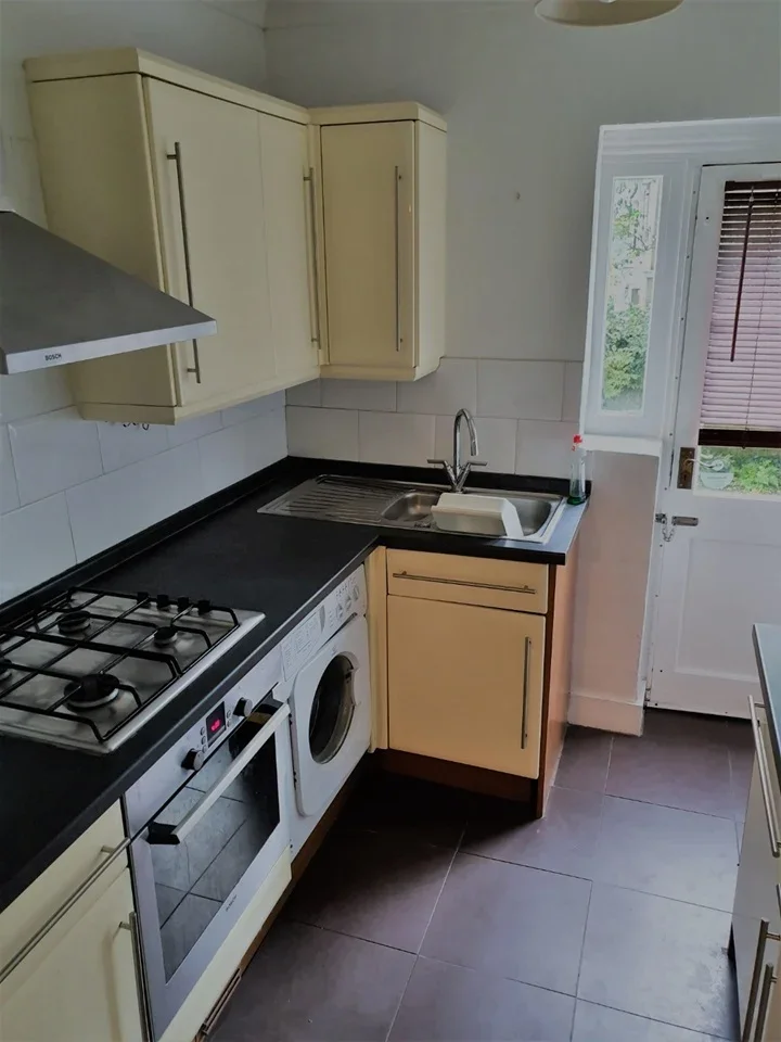 Flat Mycenae Road in Greater London