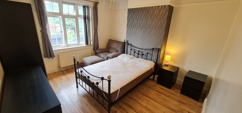Room Grenfell Road in Greater London