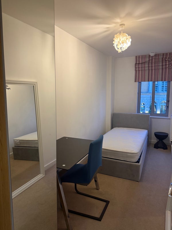 Room Salton Square in Greater London