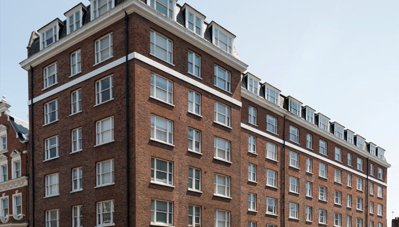 Flat Hill Street in City of Westminster