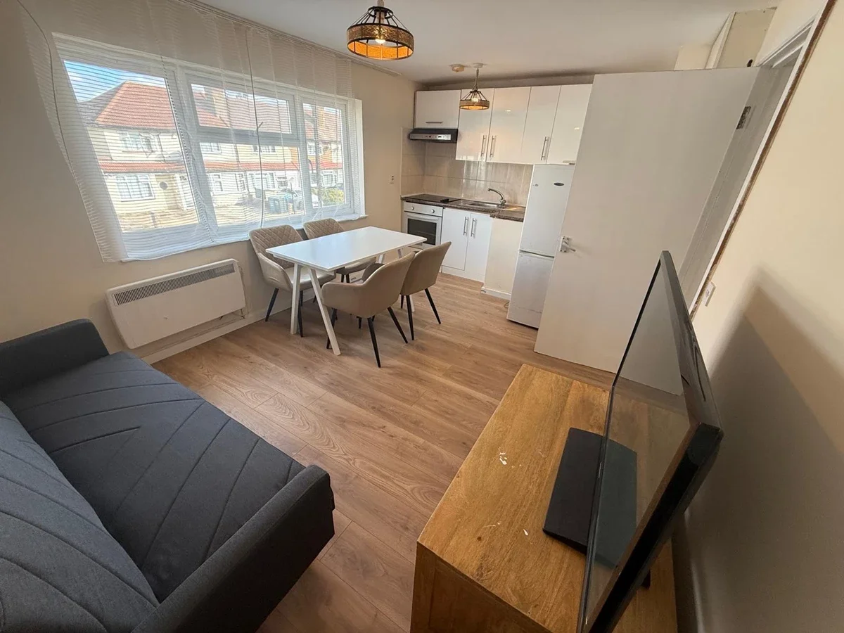 Flat Middleham Road in Greater London