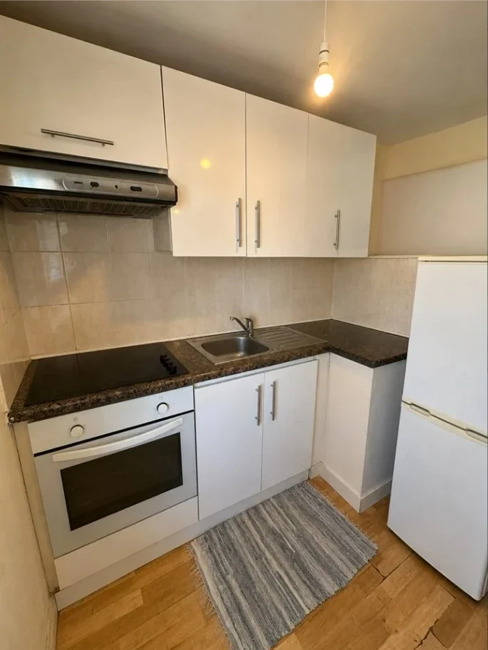 Flat Middleham Road in Greater London