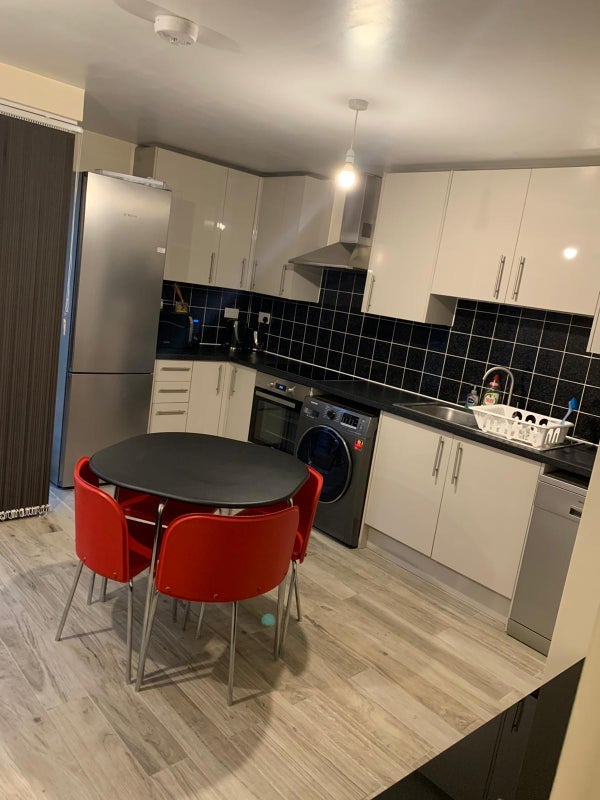 Room Distin Street in Greater London