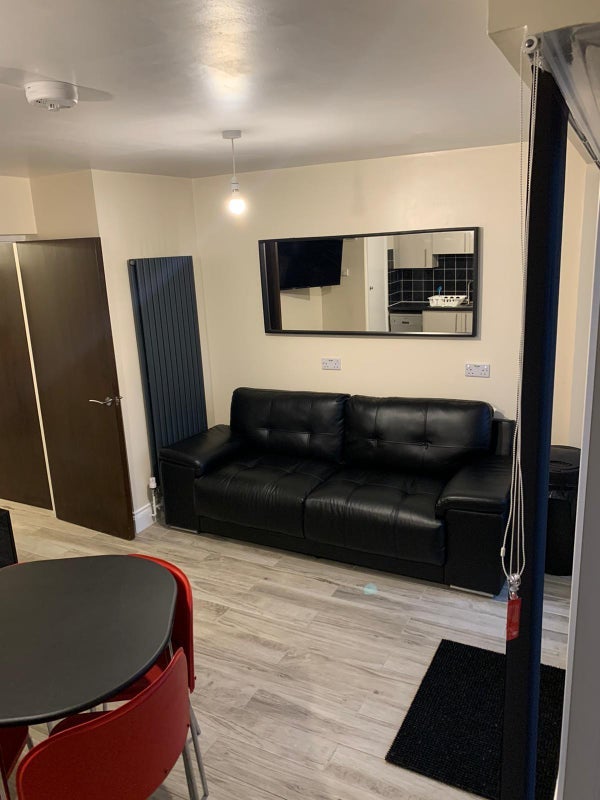 Room Distin Street in Greater London