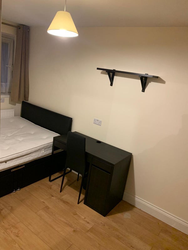 Room Distin Street in Greater London