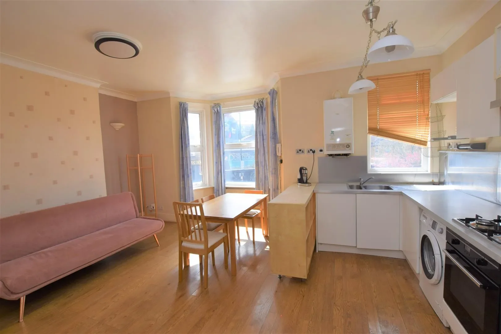 Flat West Hendon Broadway in Greater London