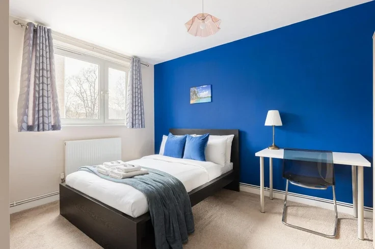 Flat Strathan Close in Greater London