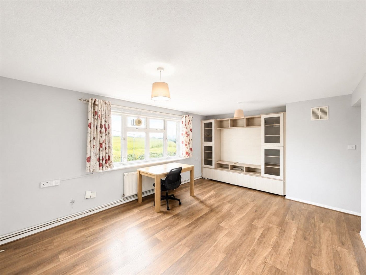 Flat Convent Way in Greater London